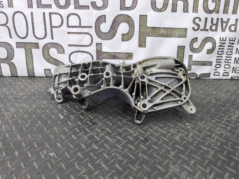 Кронштейн генератора