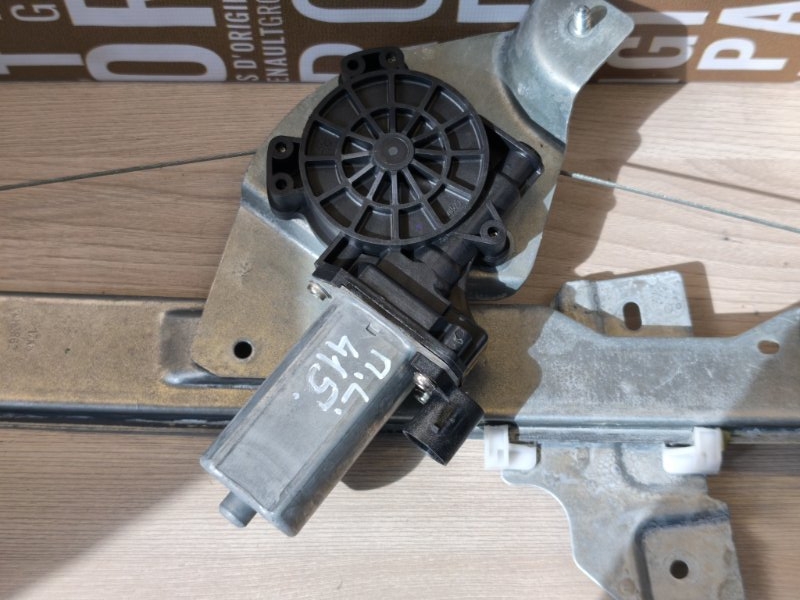 Стеклоподъемник    двери