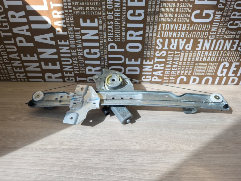 Стеклоподъемник    двери