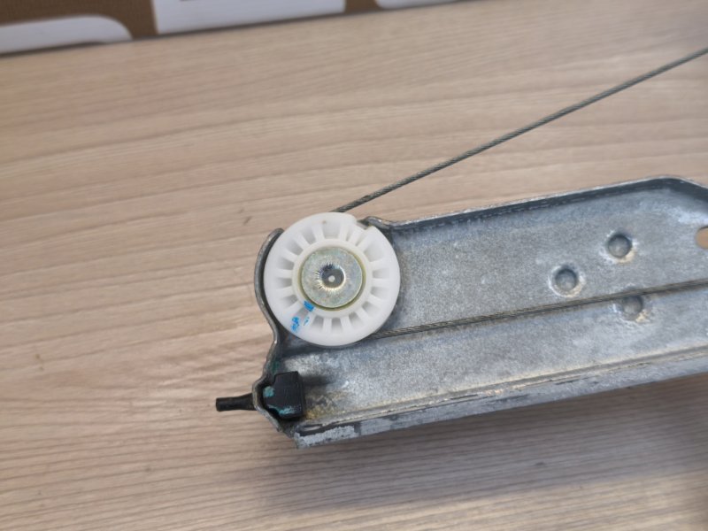 Стеклоподъемник    двери