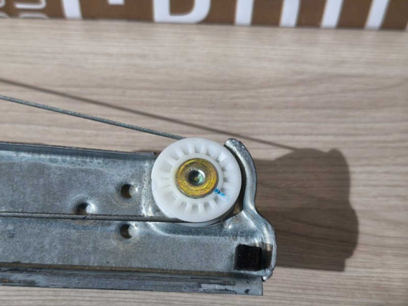 Стеклоподъемник    двери