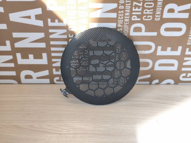 Крышка динамика