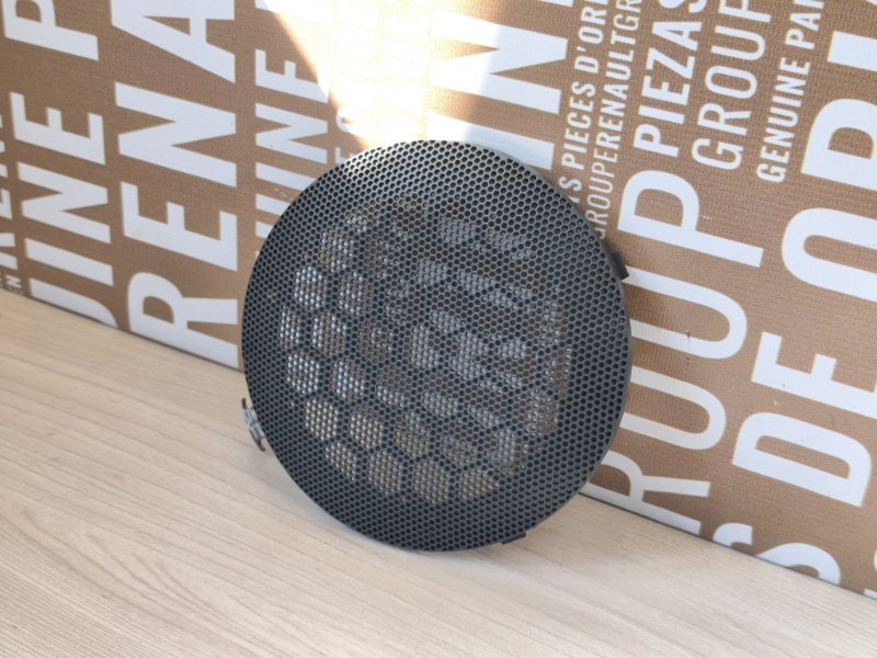 Крышка динамика