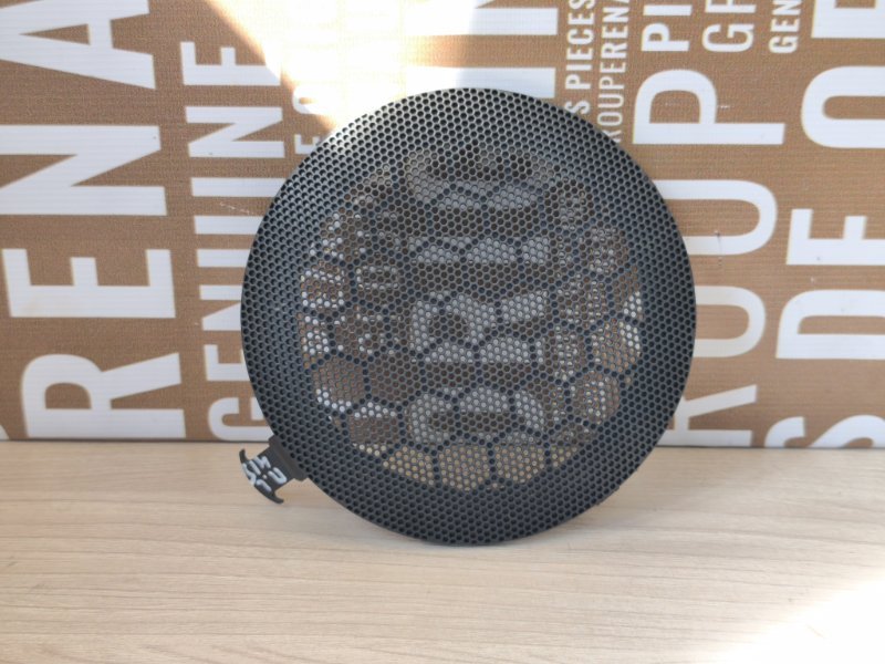 Крышка динамика