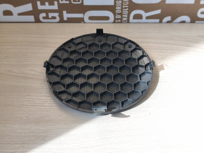 Крышка динамика