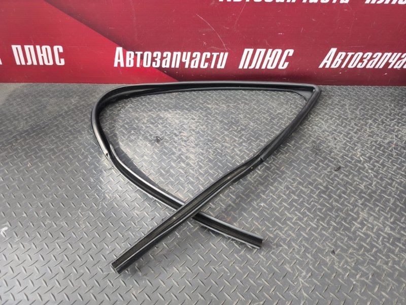 Уплотнитель стекла двери