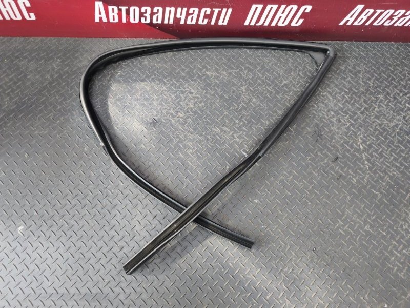 Уплотнитель стекла двери