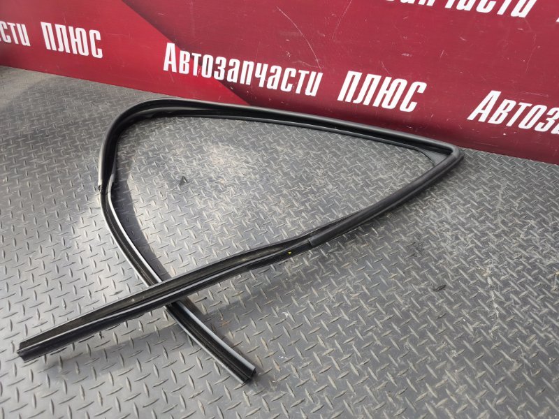 Уплотнитель стекла двери