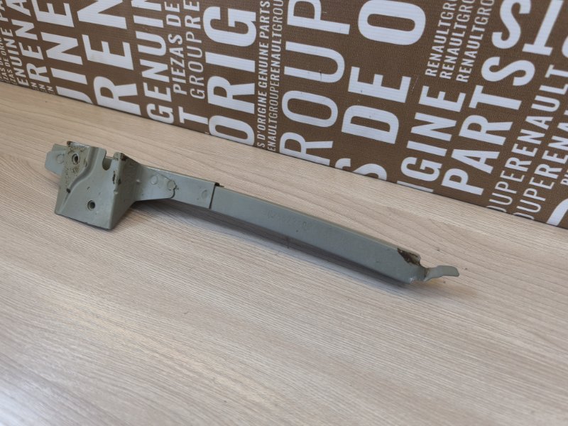 Направляющая стекла     двери