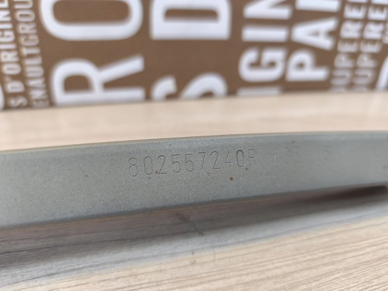 Направляющая стекла     двери