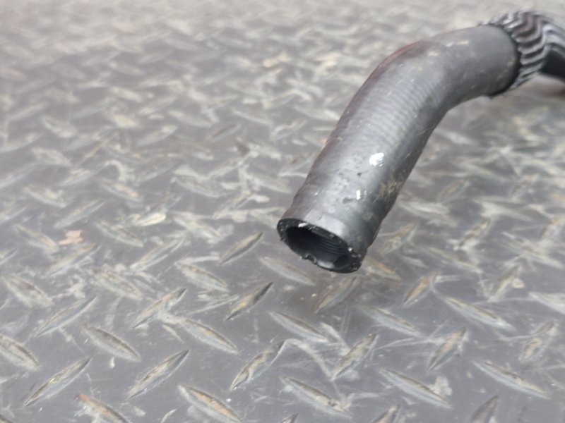 Патрубок радиатора