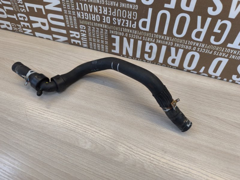 Патрубок радиатора