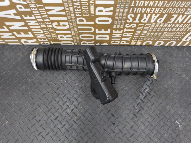 Патрубок воздушного фильтра