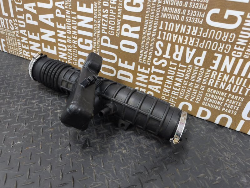 Патрубок воздушного фильтра