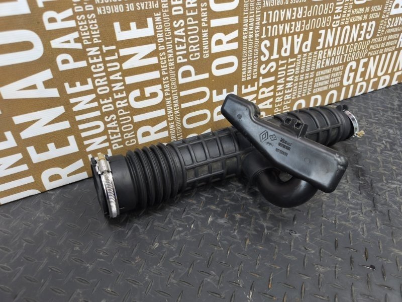 Патрубок воздушного фильтра