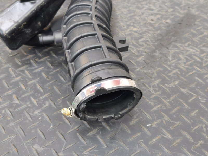 Патрубок воздушного фильтра