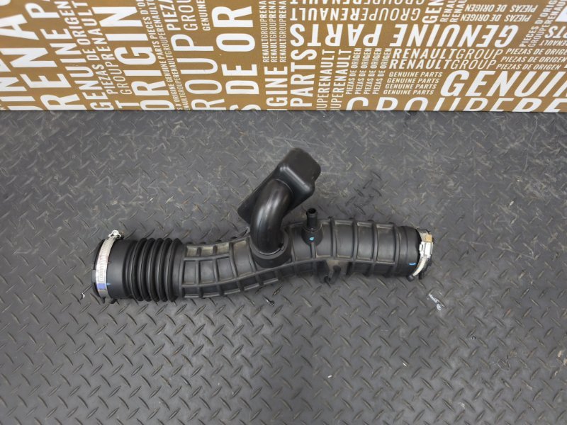 Патрубок воздушного фильтра