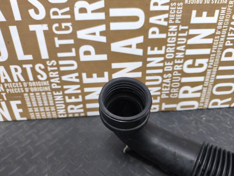 Патрубок воздушного фильтра