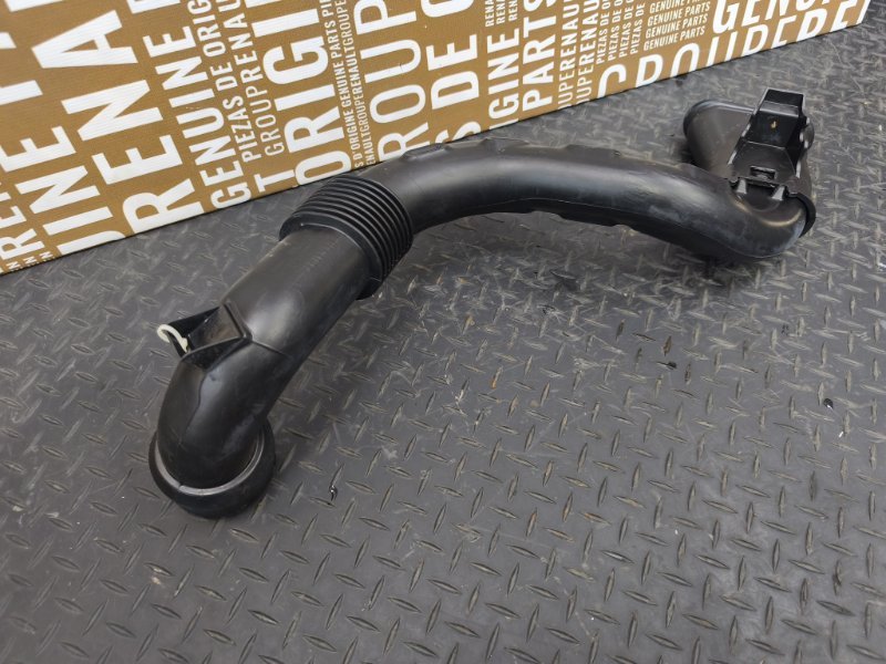 Патрубок воздушного фильтра