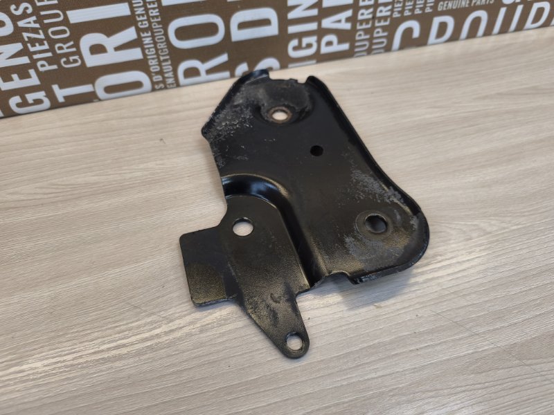 Кронштейн подрамника