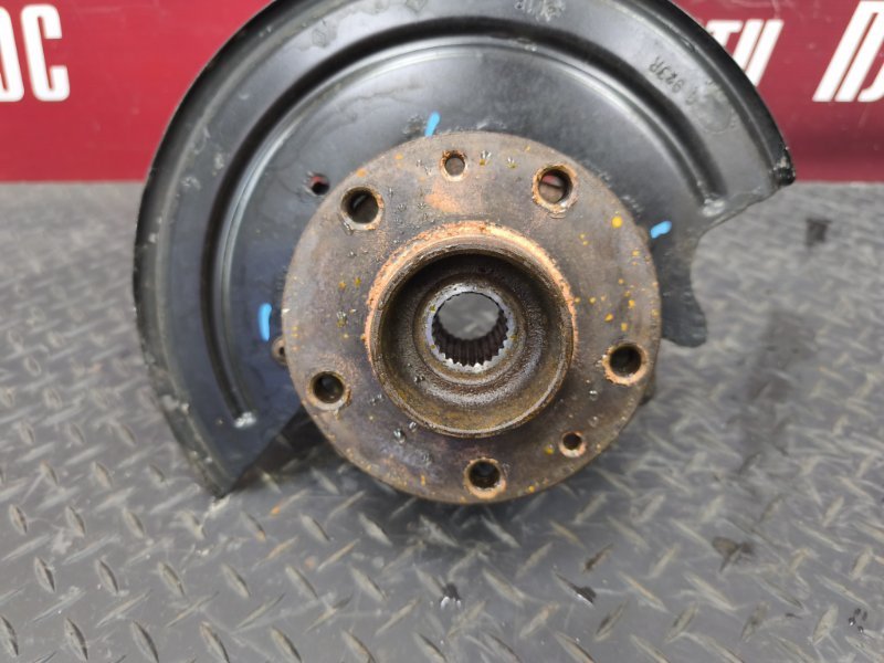 Кулак поворотный