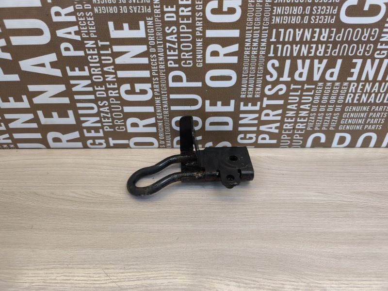 Крюк буксировочный