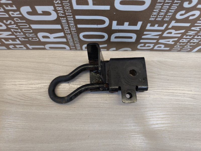 Крюк буксировочный