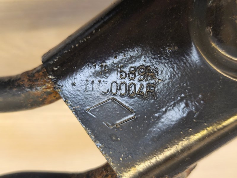 Крюк буксировочный