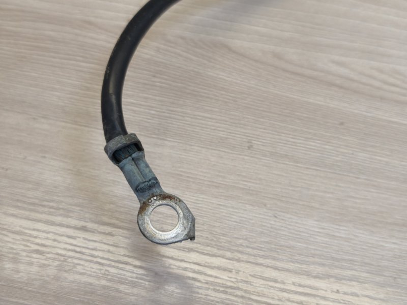 Клемма аккумулятора (минусовая)