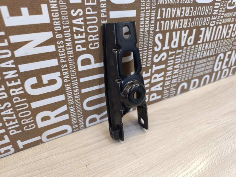 Кронштейн опоры двигателя