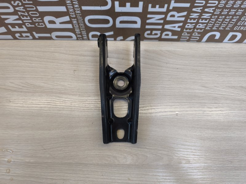 Кронштейн опоры двигателя