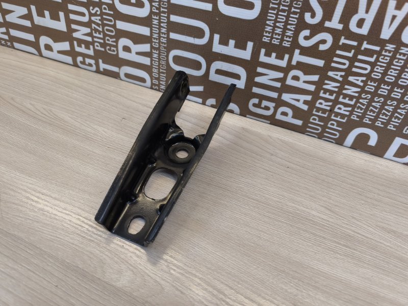 Кронштейн опоры двигателя