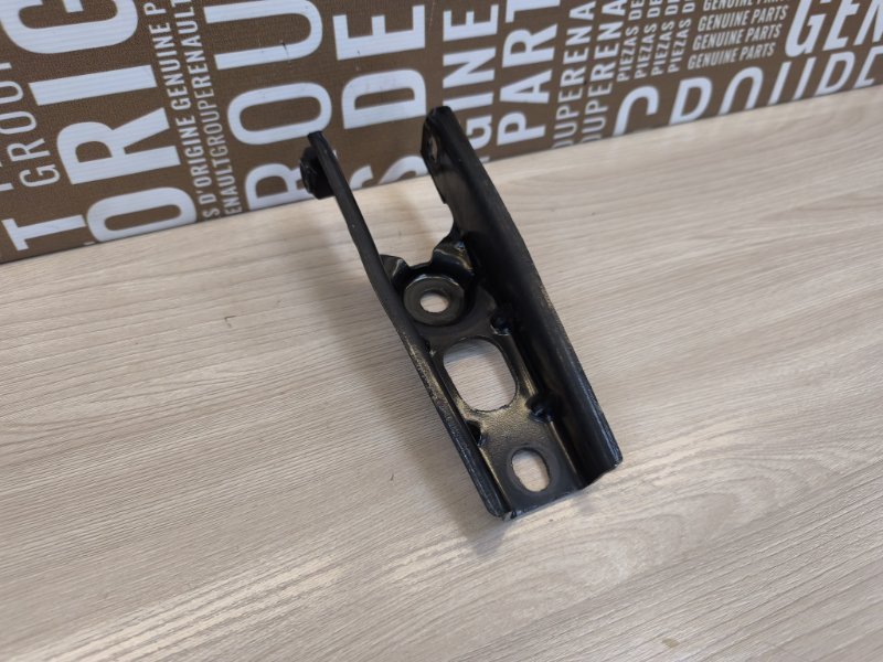 Кронштейн опоры двигателя