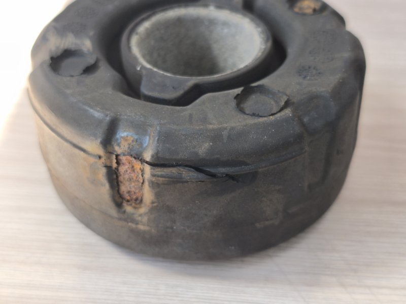 Демпфер подрамника