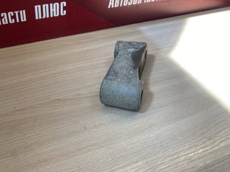 Кронштейн двигателя