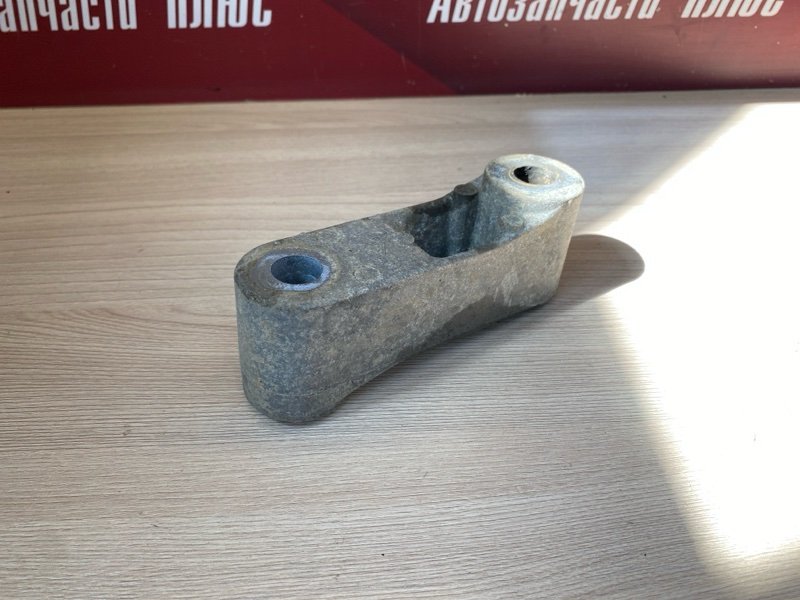 Кронштейн двигателя