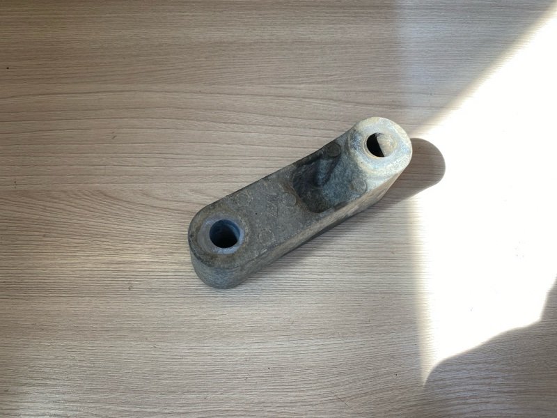 Кронштейн двигателя