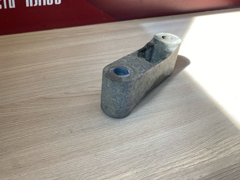 Кронштейн двигателя