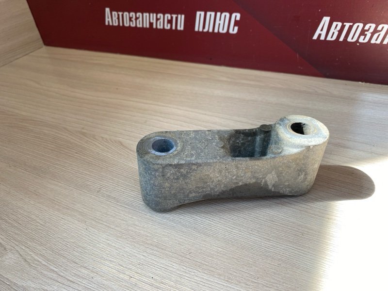 Кронштейн двигателя