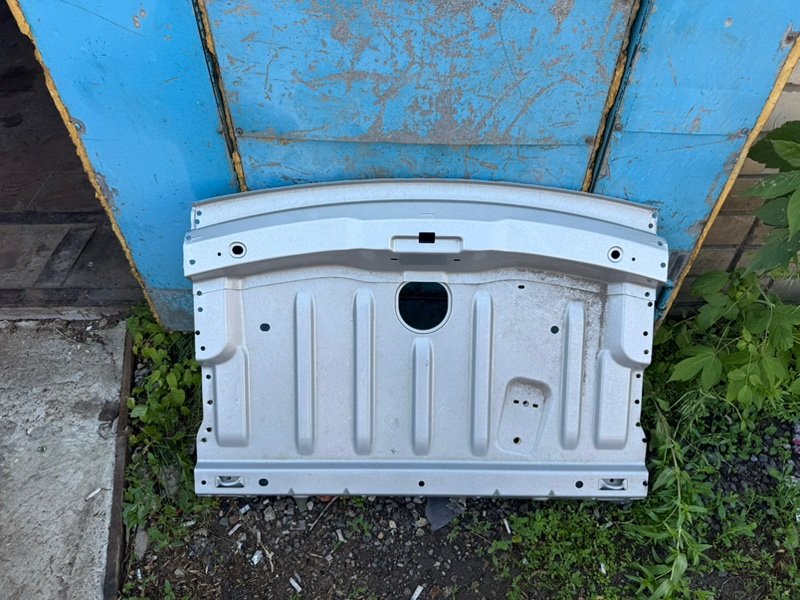 Задняя полка