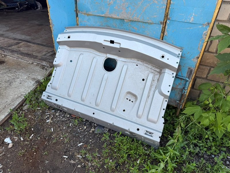 Задняя полка