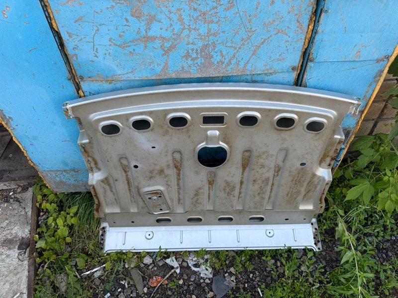 Задняя полка