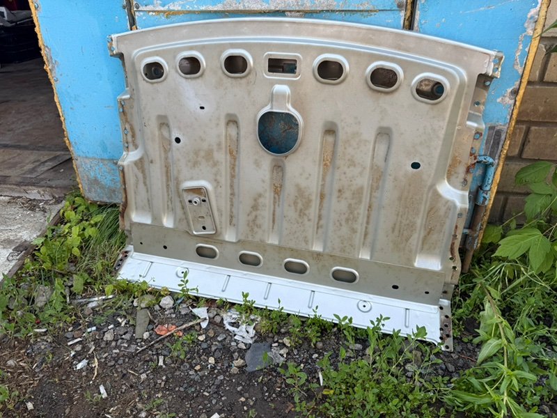 Задняя полка