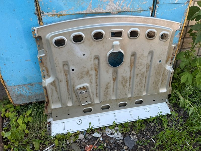 Задняя полка