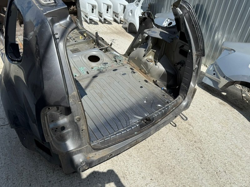 Задняя панель кузова