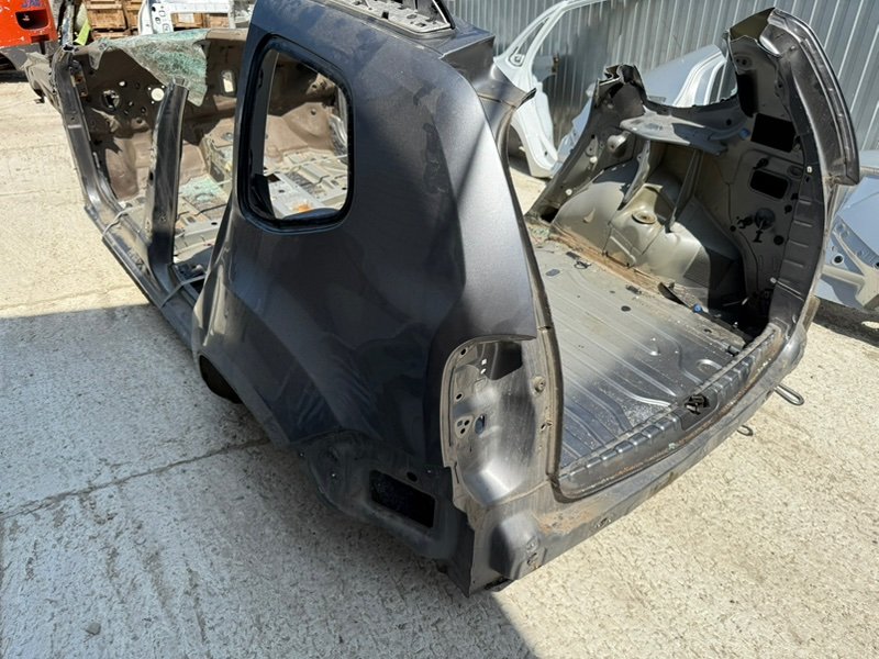 Задняя панель кузова