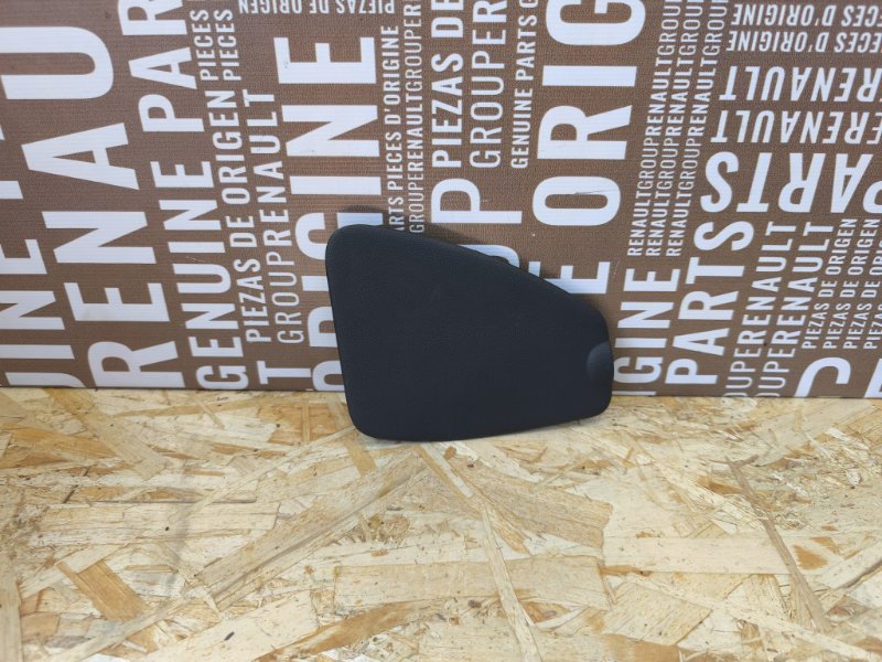 Крышка блока предохранителей