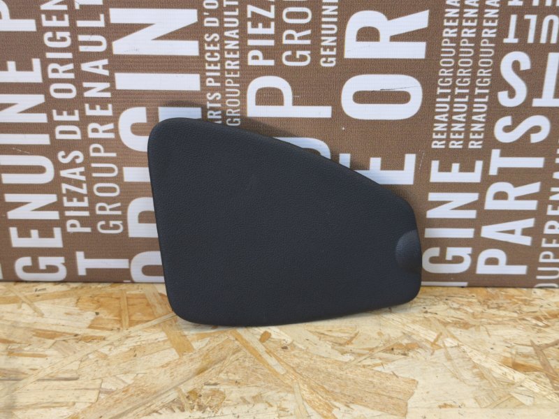 Крышка блока предохранителей