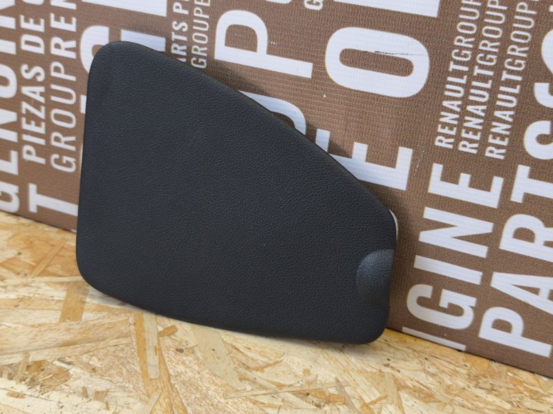 Крышка блока предохранителей