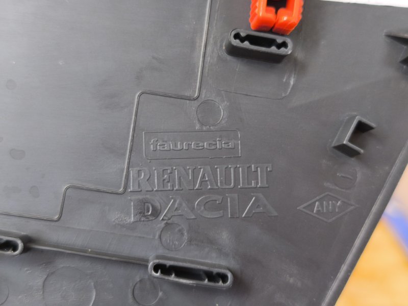 Крышка блока предохранителей